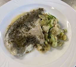 Filetto di platessa del mare del nord, burro, limone, erbette (L)
