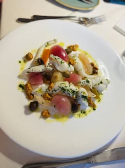 Tavolozza di carbonaro dell’Alaska, topinambur marinati, pesto di pomodoro secco, guacamole, crostini (G)