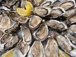 Ostriche della Bretagna (Gillardeau) e frutto della passione
