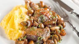 Coscetta di anatra con funghi porcini e polenta