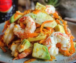 Gamberi, scarola, pancetta, avocado, mandorle