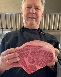 Wagyu beef e verdure alla griglia. patate arrosto