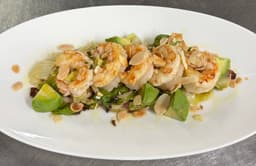 Gamberi, scarola, pancetta, avocado, mandorle