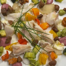 Tavolozza di merluzzo nero, topinambur marinati, pesto di pomodoro secco, guacamole, crostini (G)