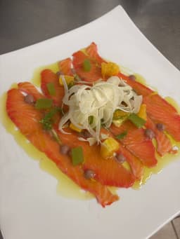 Gravad lax, finocchi, zenzero marinato, arance, gel di lime