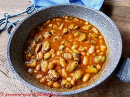 Pepata di cozze atlantiche sgusciate, gnocchi, fagioli rossi