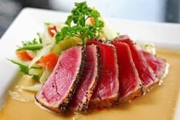 Scaloppa di tonno ROSSO ai ferri, panzanella
