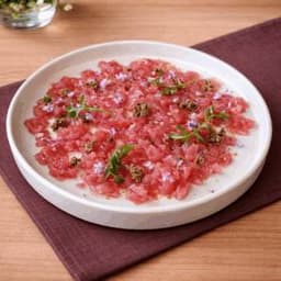 Carpaccio di battuta di scottona, salse al ginger, olive taggiasche